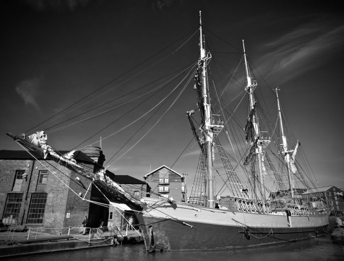 Kaskelot Gloucester Docks b&w - SaltyJobs